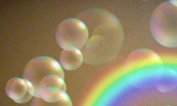 Seifenblasen und Regenbogen